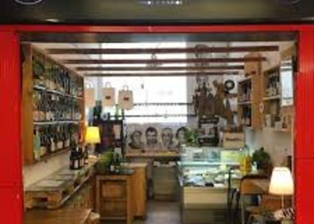Image gallery BLESSED WINES AND VINYLS 1